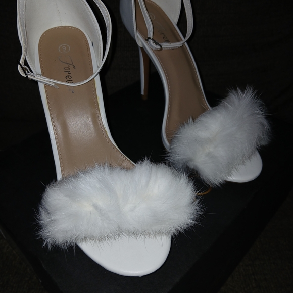 Shoes - Chic White Fur Strap Heels